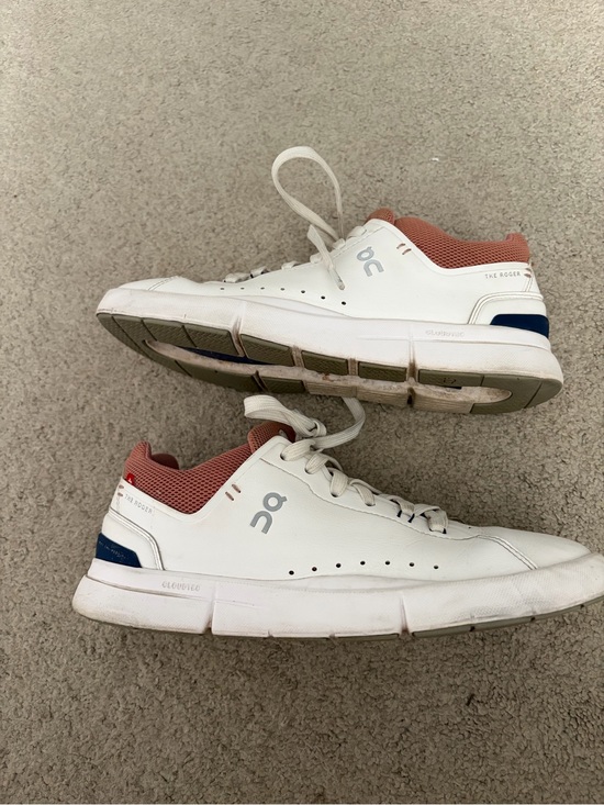 On Running Shoes - On Cloud ‘The Roger’ White Sneakers with Dusty Pink Lining, Women’s Size 8.5
